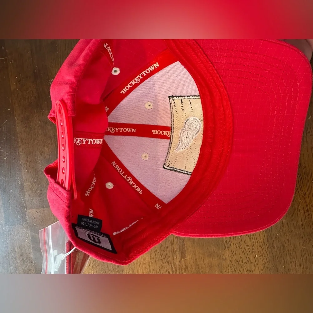 NWT. Detroit Red Wings Hockey Hockeytown hat‎